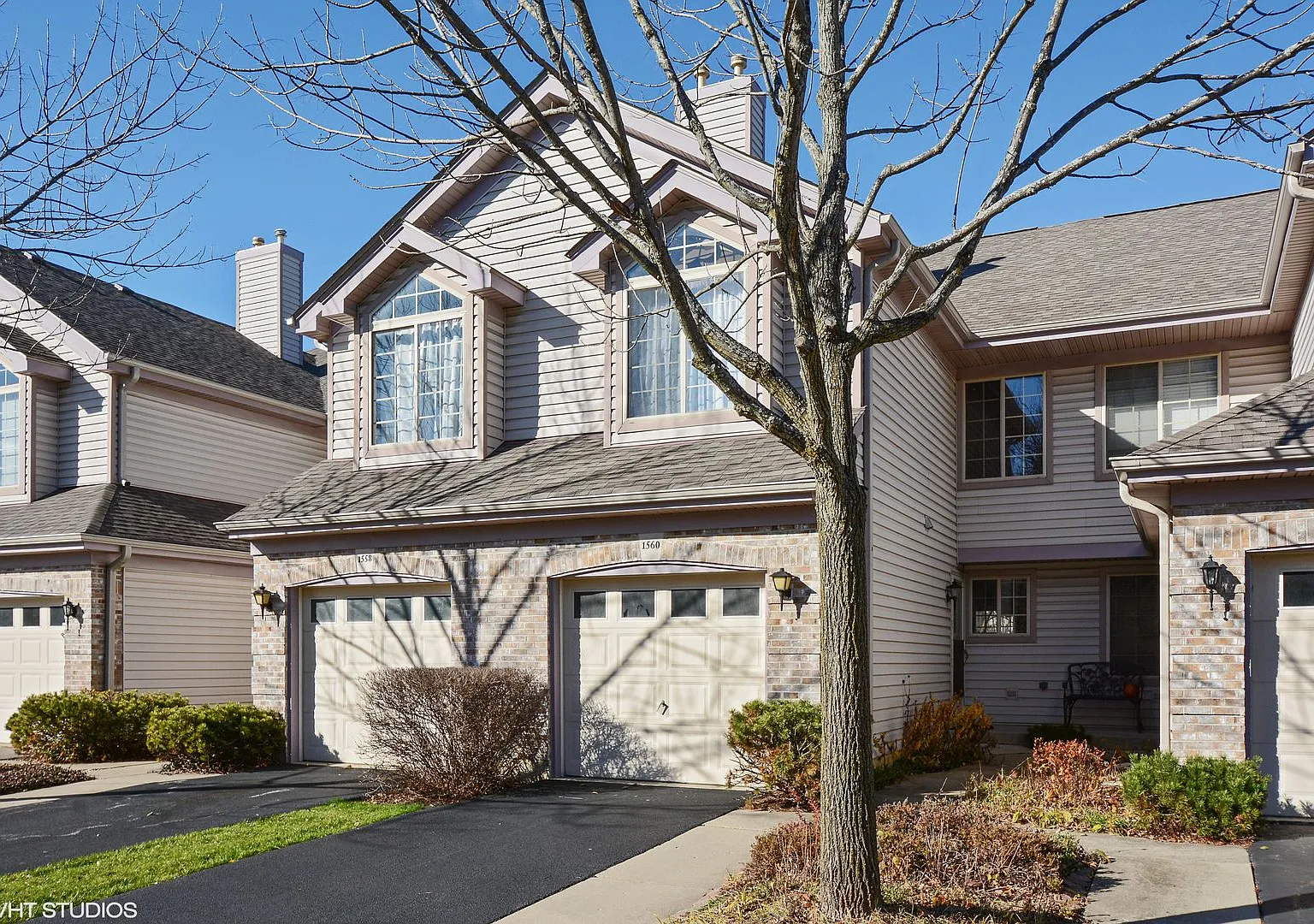 Gorgeous 2 Bedroom Townhome available in Palatine! — Photo 1