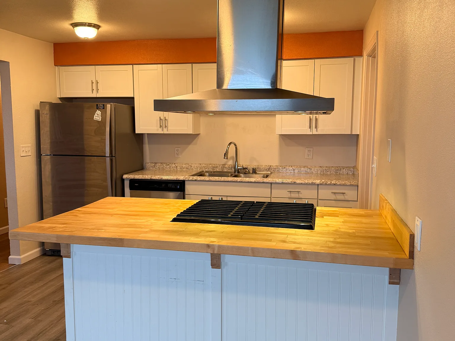 3 bed, 1000 sqft, $2,200 — Photo 2