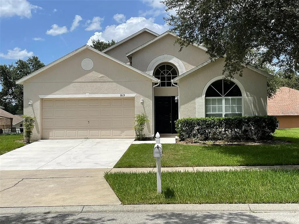 4 bed, 2.0 bath, 1731 sqft, $2,495 — Photo 1