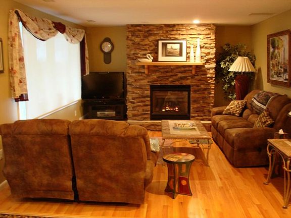 7 Rockbourne Ln Living Room