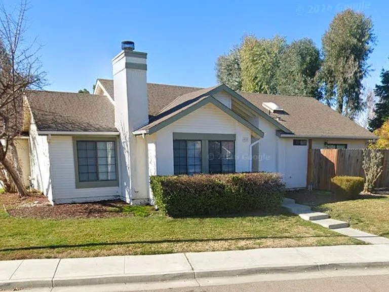 915 Moran Ct — Photo 1