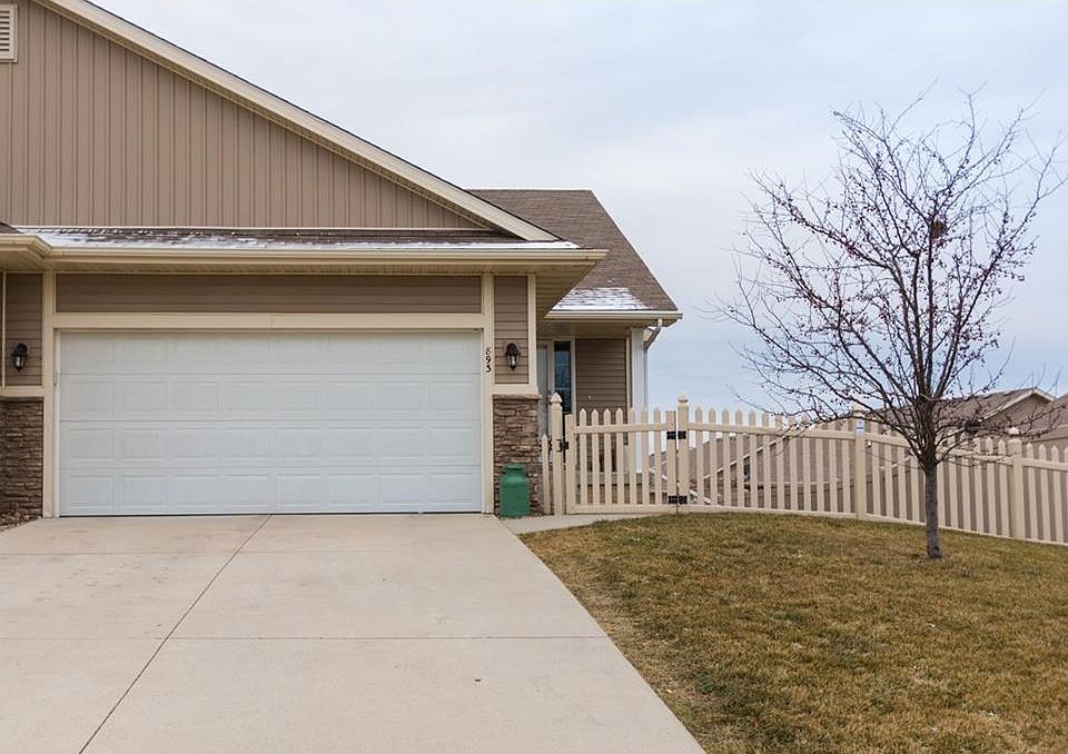 1st image of 893 NE Cherry Plum Dr