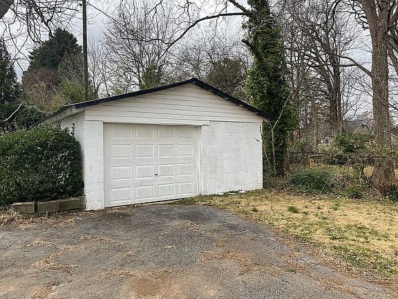 Detached garage