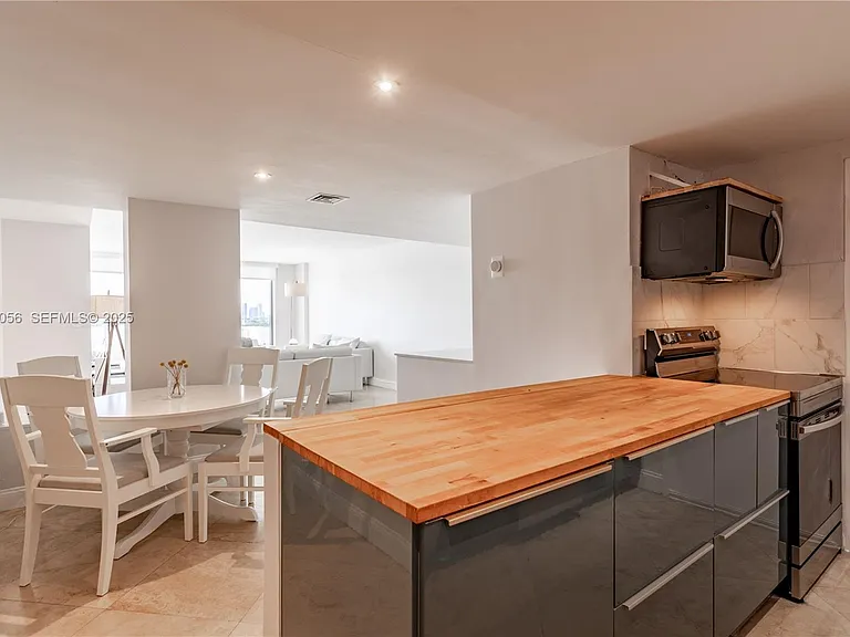 1200 West Ave #526 — Photo 11