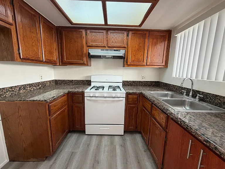 814 E Windsor Rd #104 — Photo 3