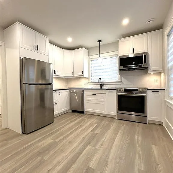 1748 Hall Ave #MAIN — Photo 5