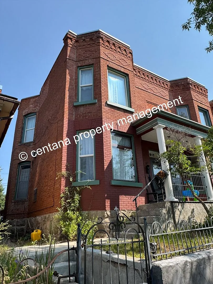 915-917 W Silver — Photo 1