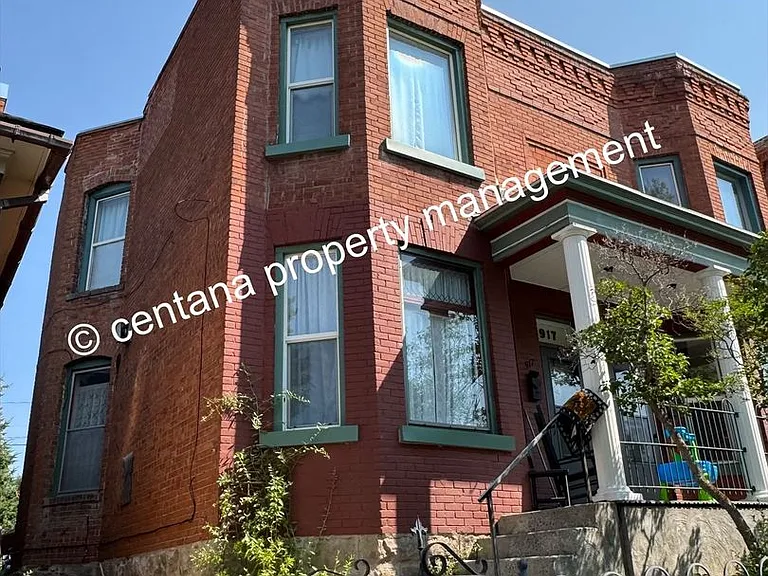 915-917 W Silver — Photo 1