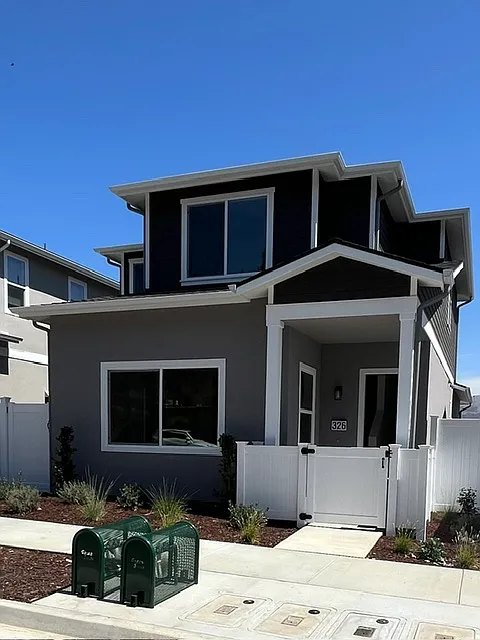 326 Cerro Ln