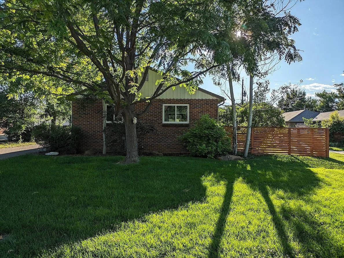 1321 Jasmine St — Photo 2