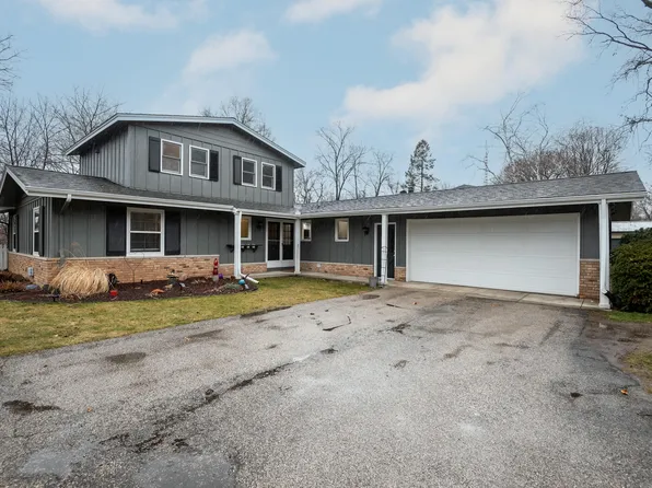 2276 Riverview Ct, Benton Harbor, MI 49022