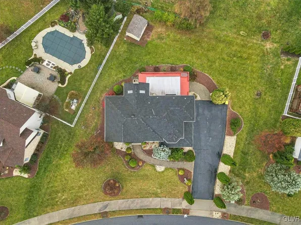 5 Crest Blvd, Easton, PA 18045