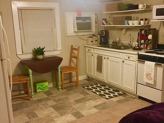 Great eat in kitchen