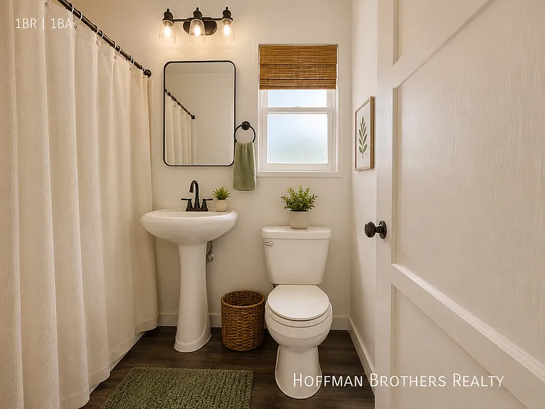 2453 Silver Lake Blvd Property — Photo 6