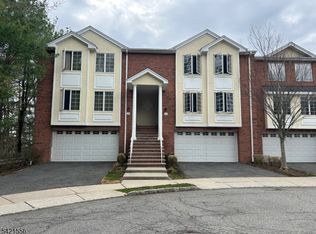 46 Skymark Ct, Saddle River, NJ 07458