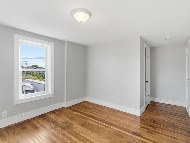 293-299 Clemente Street — Photo 12