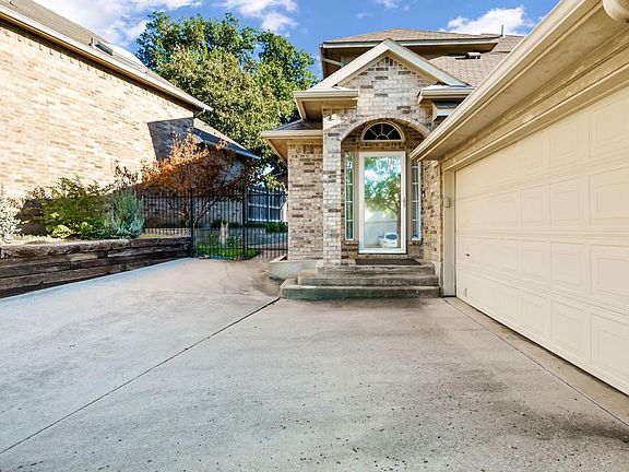 2nd image of 2904 Eagles Nest Dr
