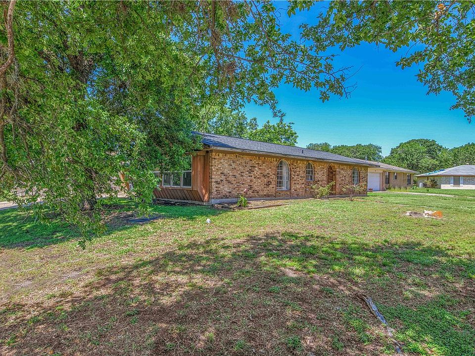 1st image of 1404 Medina Dr