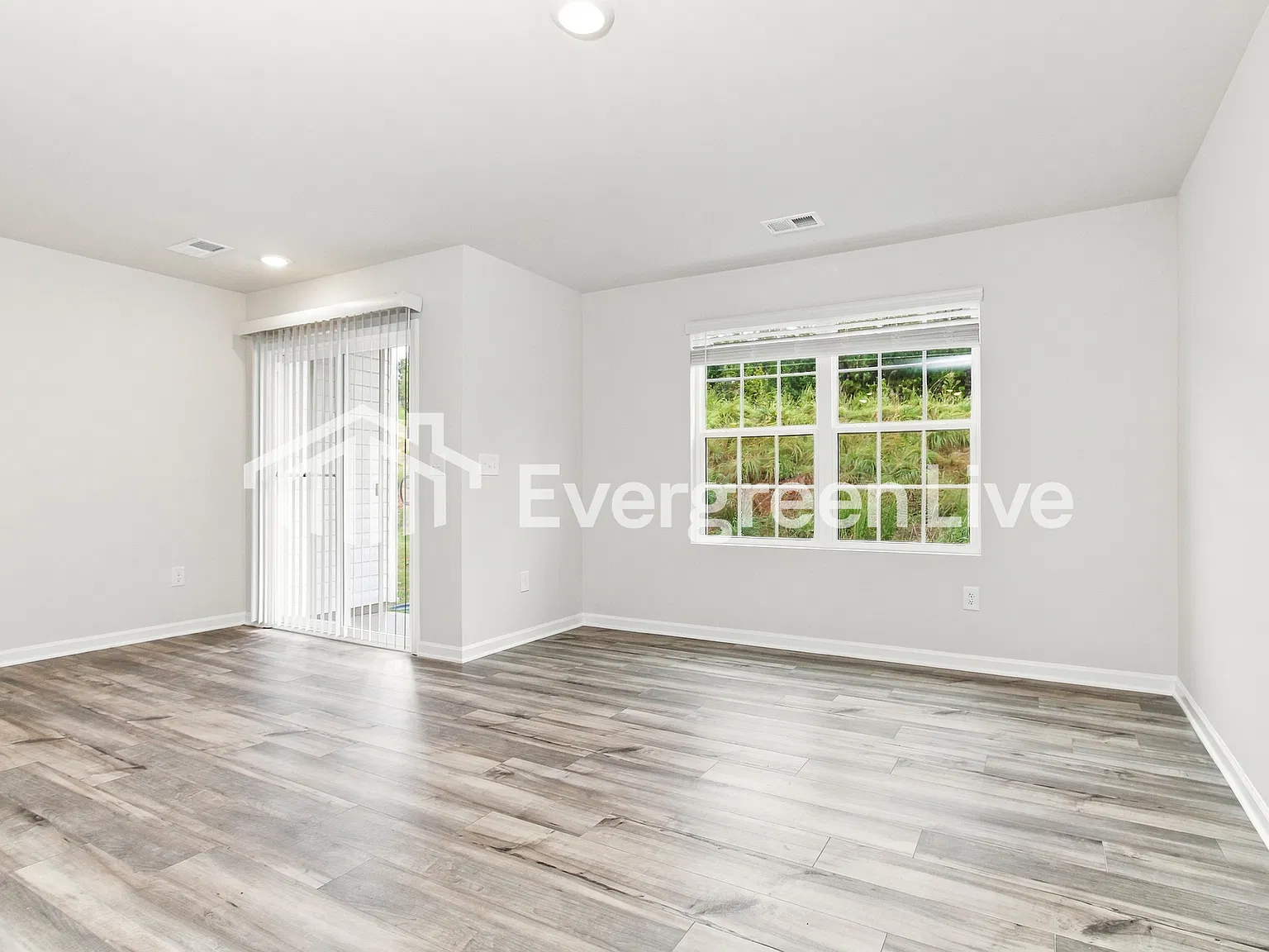 3 bed, 3.0 bath, 1403 sqft, $1,680 — Photo 3
