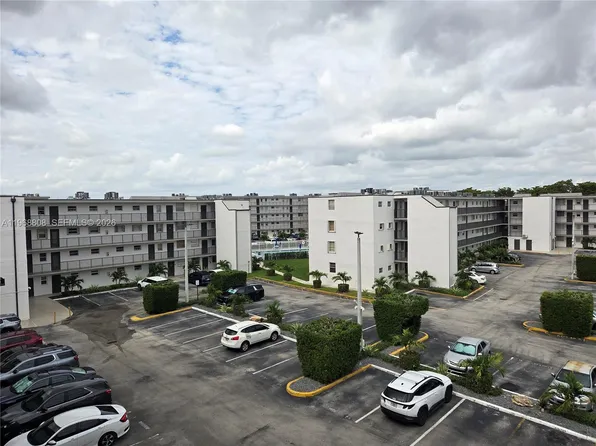 14155 SW 87th St #E202, Miami, FL 33183