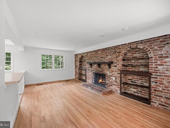3rd image of 2012 Addey Ct