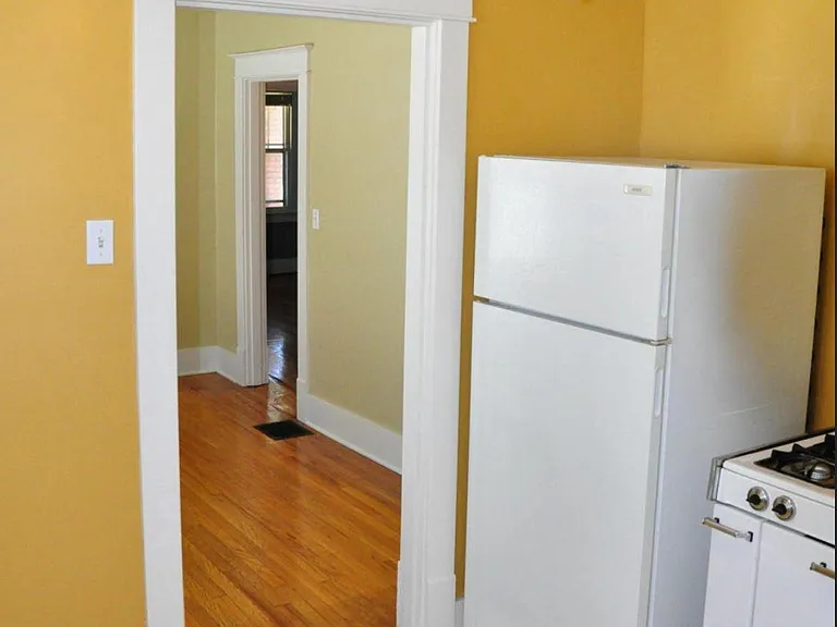 3829 Elmwood Ave — Photo 12