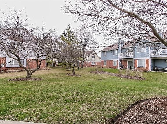3rd image of 212 Norfolk Ct