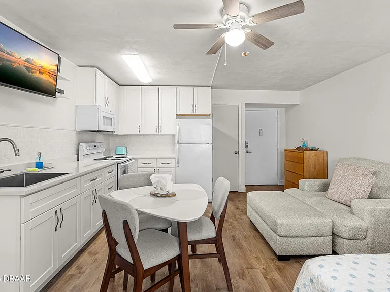 2711 N Halifax Ave — Photo 5