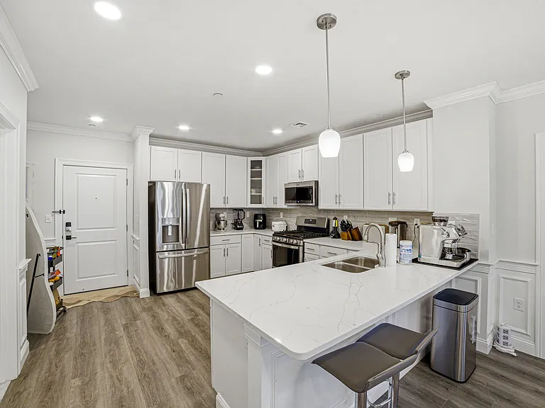 320 Middlesex Ave #D208 — Photo 63