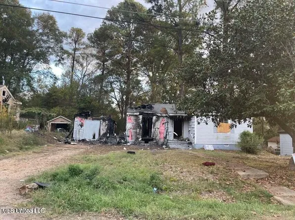107 Cedar Ln, Jackson, MS 39212
