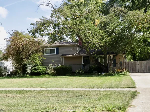 709 West Dr, Sheffield Lake, OH 44054