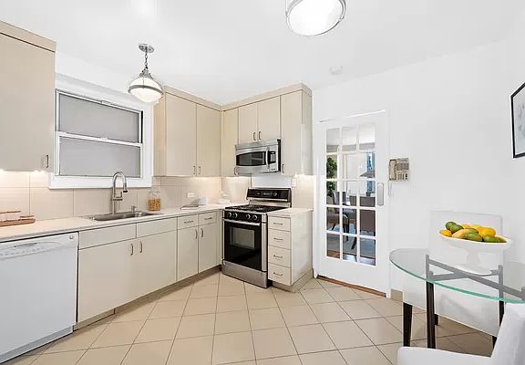 5th image of 40 E 80th St APT 23A