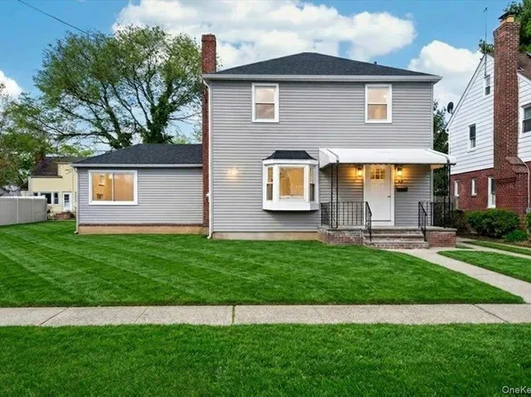 59 Broadfield Road, Hempstead, NY 11550