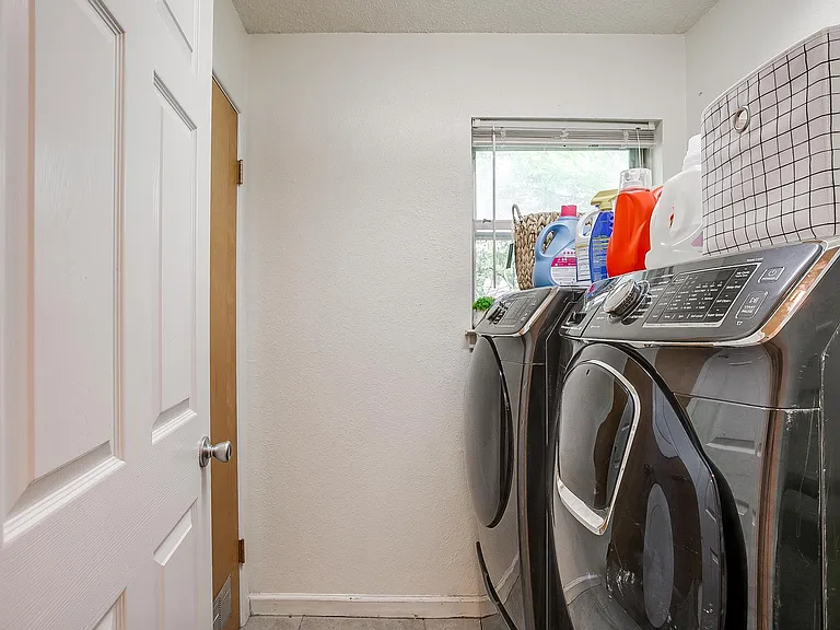 3217 Lubbock Ave #B — Photo 24