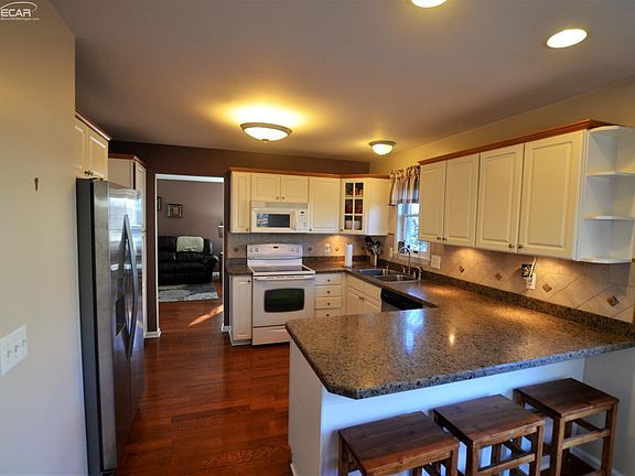 2nd image of 4443 Maplewood Meadows Ave