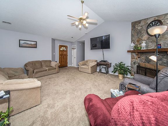 5th image of 120 Riverrun Dr