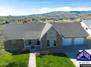 824 Vance Dr, Lander, WY 82520