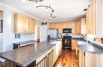 5th image of 6562 Yorkshire Cir
