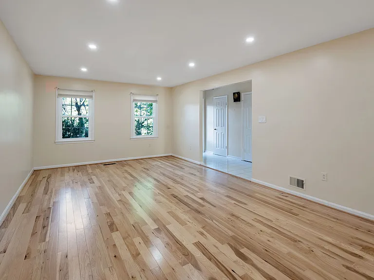 6414 Seven Oaks Ct — Photo 2