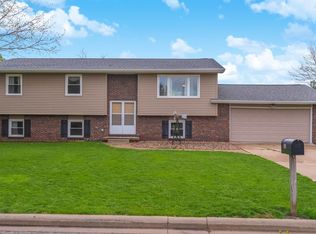 1621 Erin Dr, Normal, IL 61761