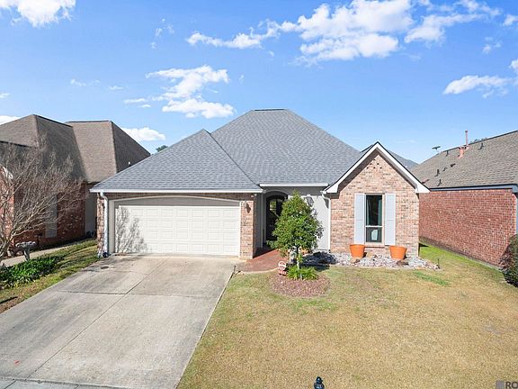 3rd image of 10837 Woodleaf Ave