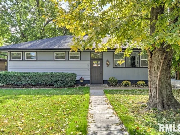 1528 W Shenandoah Dr, Peoria, IL 61614