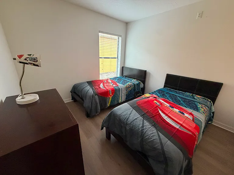 2214 Victoria Dr — Photo 4