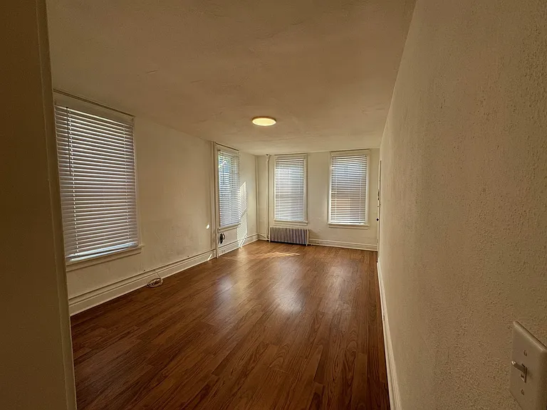 212 N Railroad St #2 — Photo 4