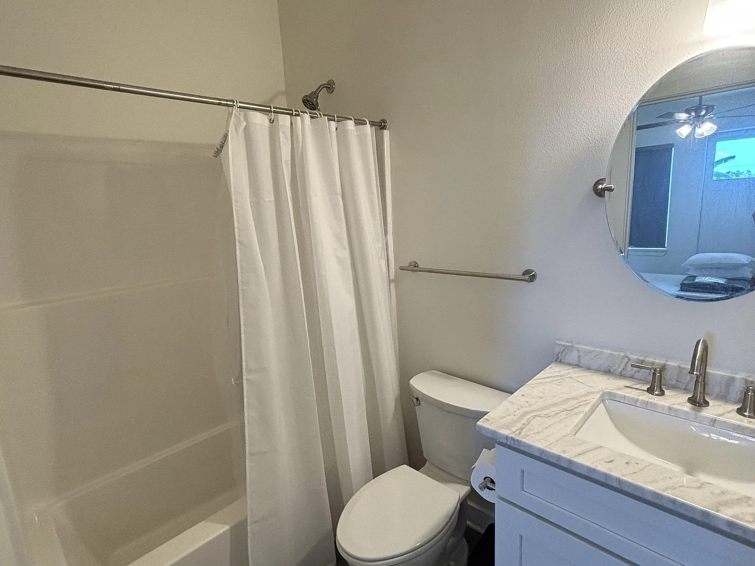 4 bed, 6.0 bath, 3300 sqft, $1,139 — Photo 3