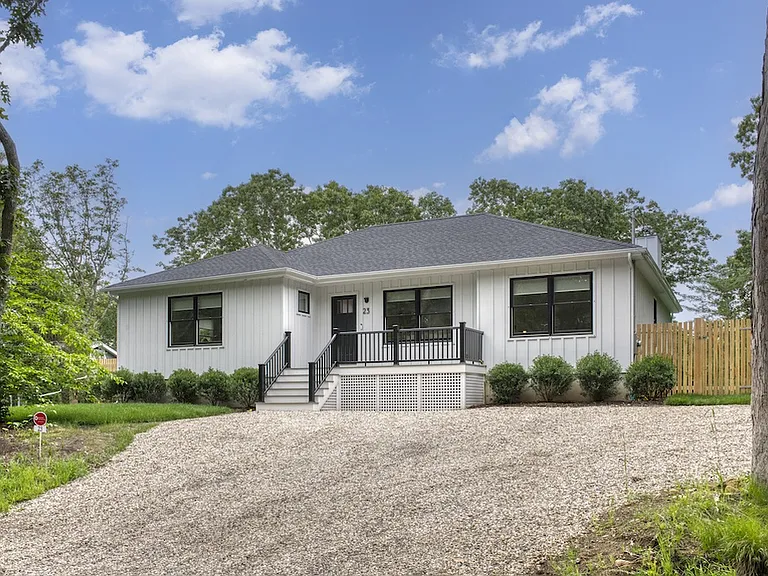 23 Crystal Dr — Photo 1