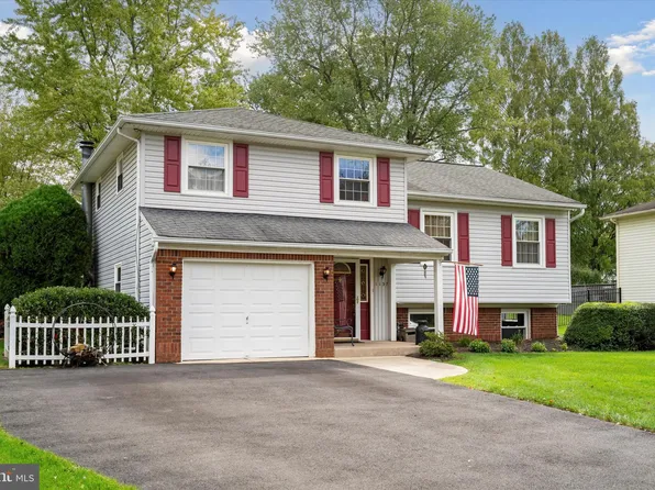 1137 Dixon Rd, Warminster, PA 18974