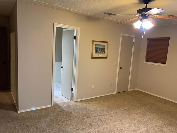 4th image of 1004 Tanglewood Ln