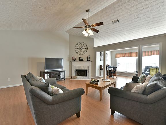 3rd image of 2731 Araglin Dr
