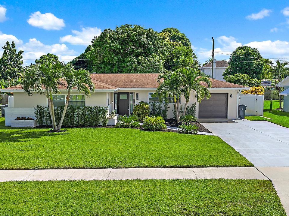 1st image of 428 Hawthorne Drive